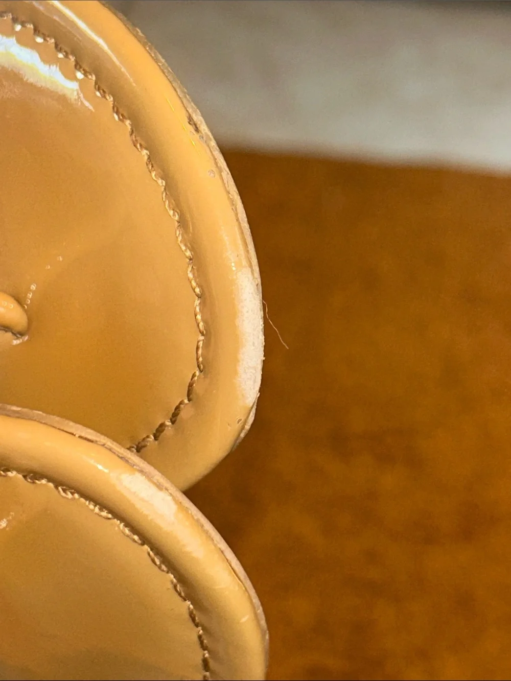Tory Burch Patent Leather Logo Thong Sandals in Beige